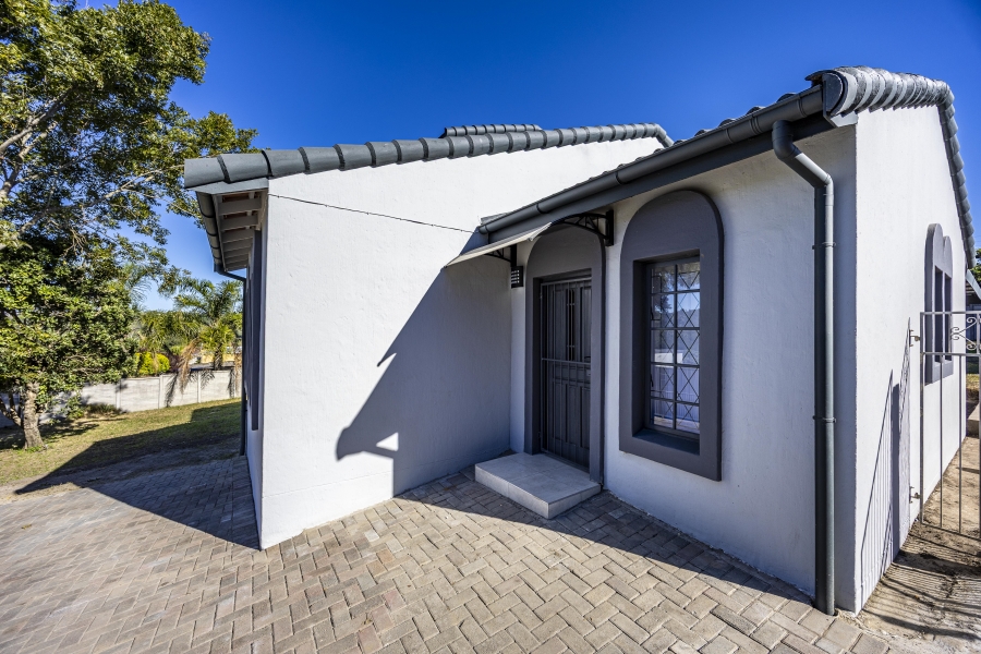 To Let 3 Bedroom Property for Rent in Beacon Bay Eastern Cape